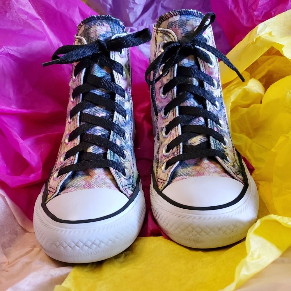 Women's Converse Size 5 High Top